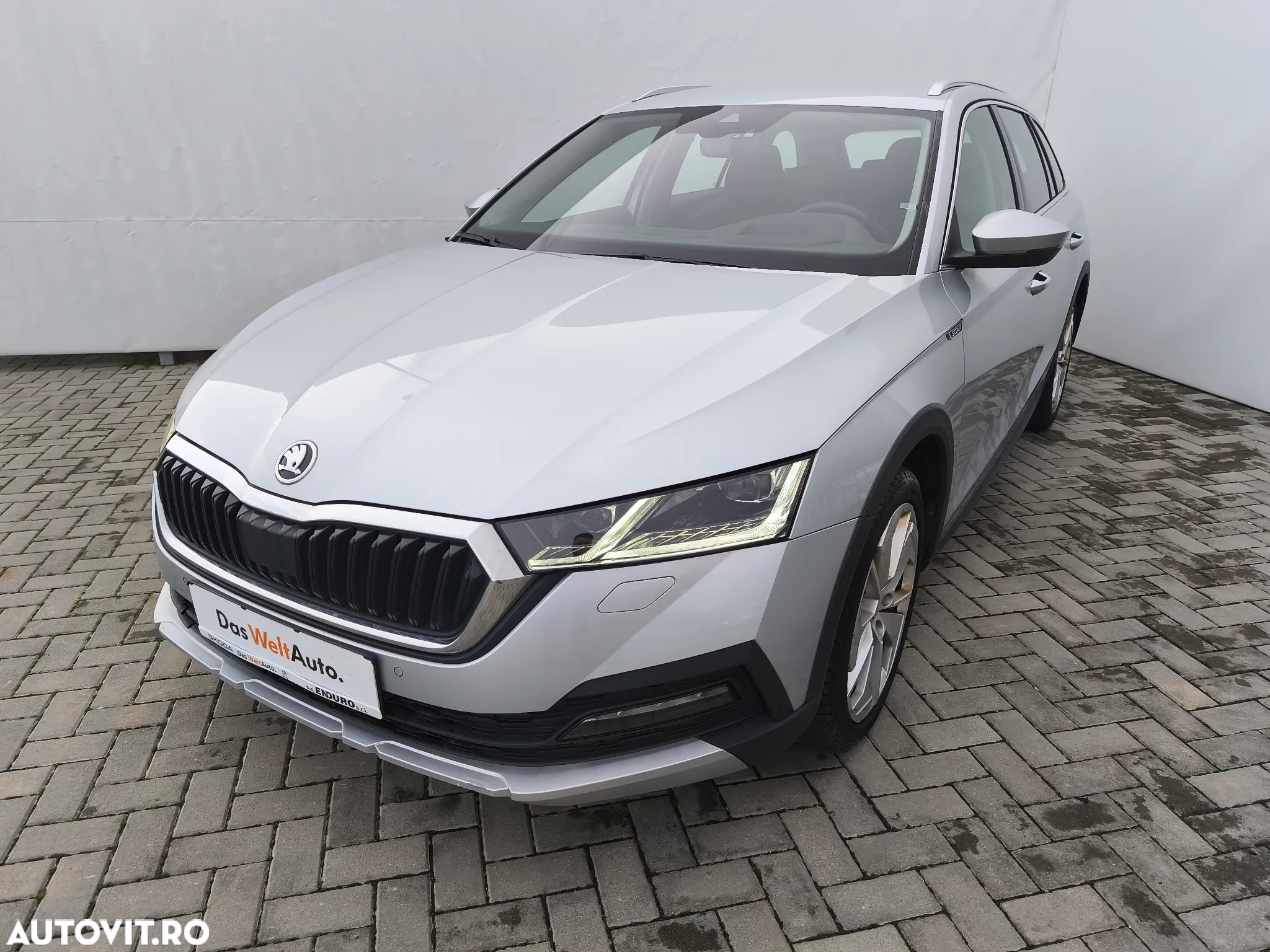 Skoda Octavia Combi 2.0 TDI DSG 4X4 Scout - 2
