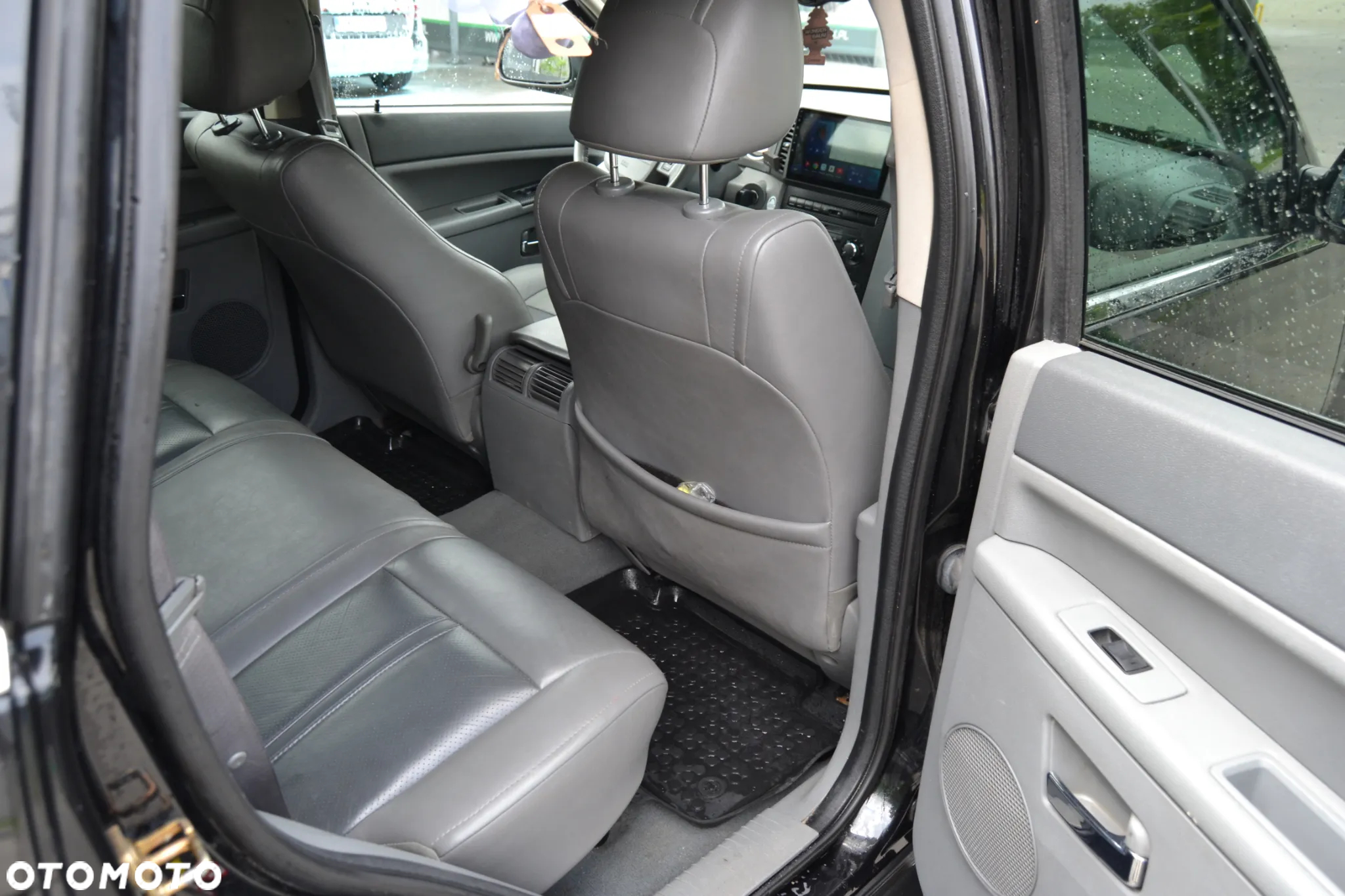Jeep Grand Cherokee - 11