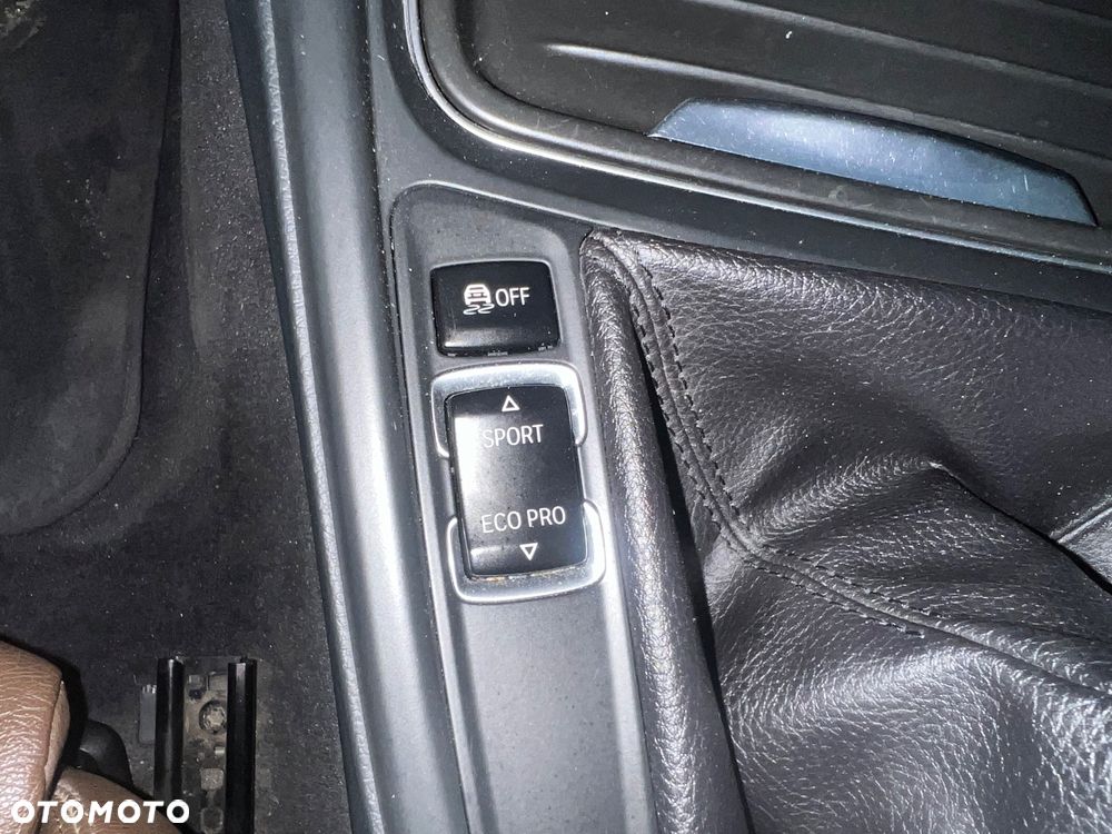 BMW Seria 3 320d Luxury Line - 36