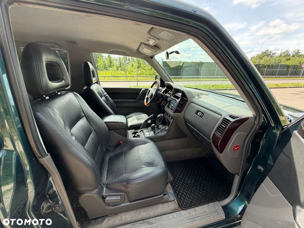 Mitsubishi Pajero - 12