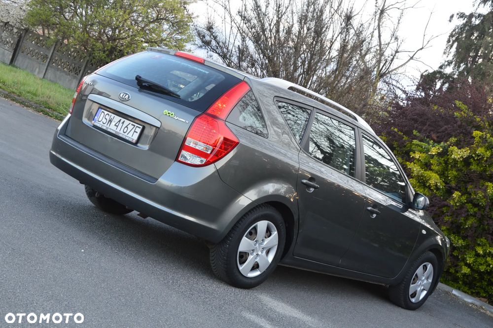 Kia Ceed 1.4 CVVT Dream-Team Edition - 13