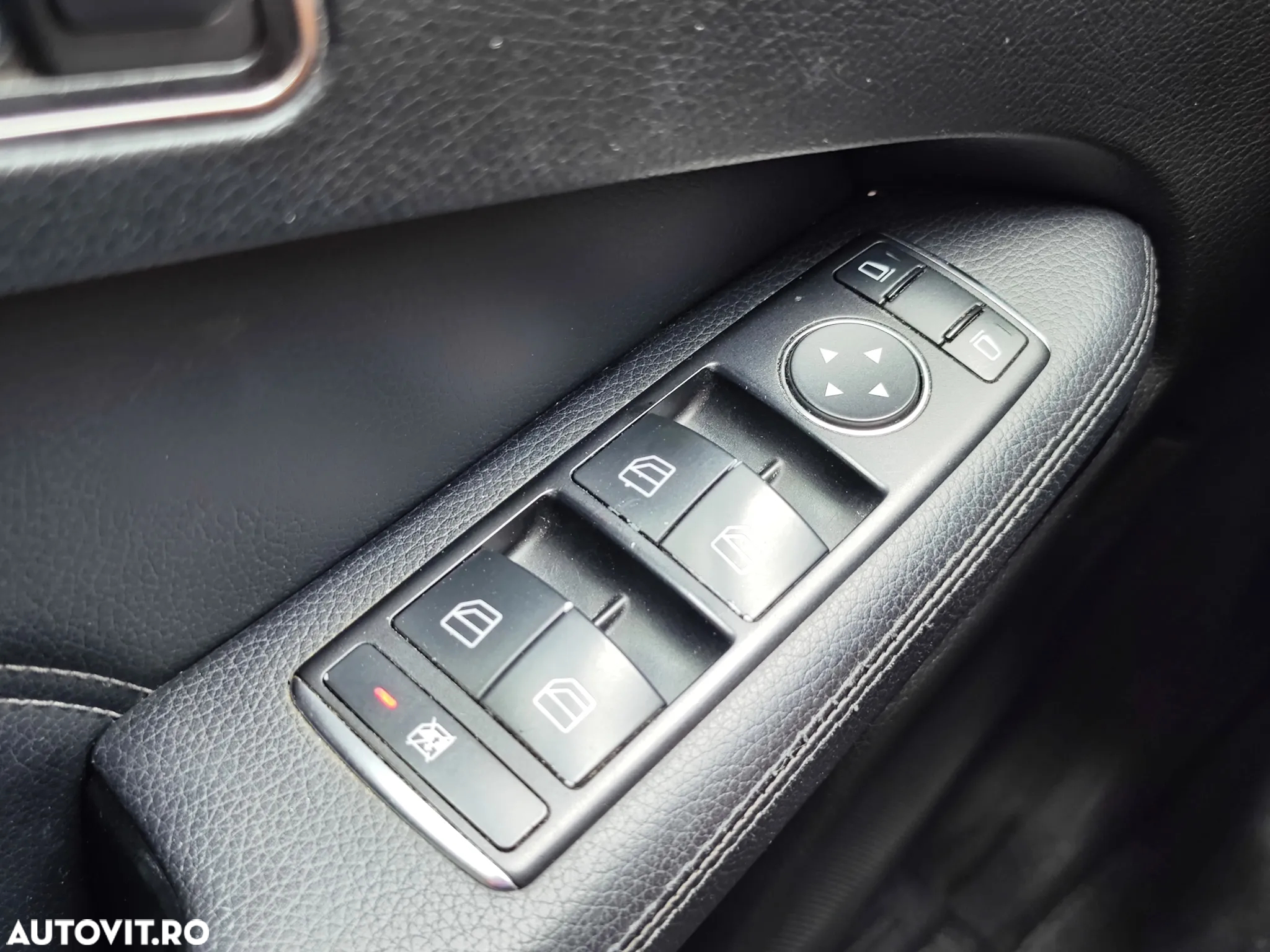 Mercedes-Benz E 220 BlueTEC 9G-TRONIC Avantgarde - 27