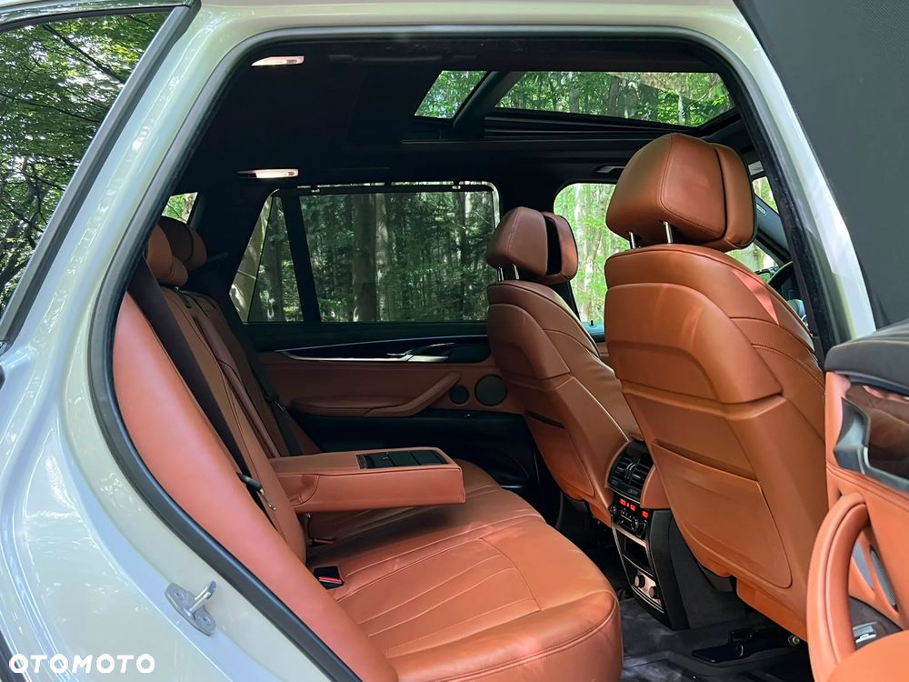 BMW X5 M M50i - 15