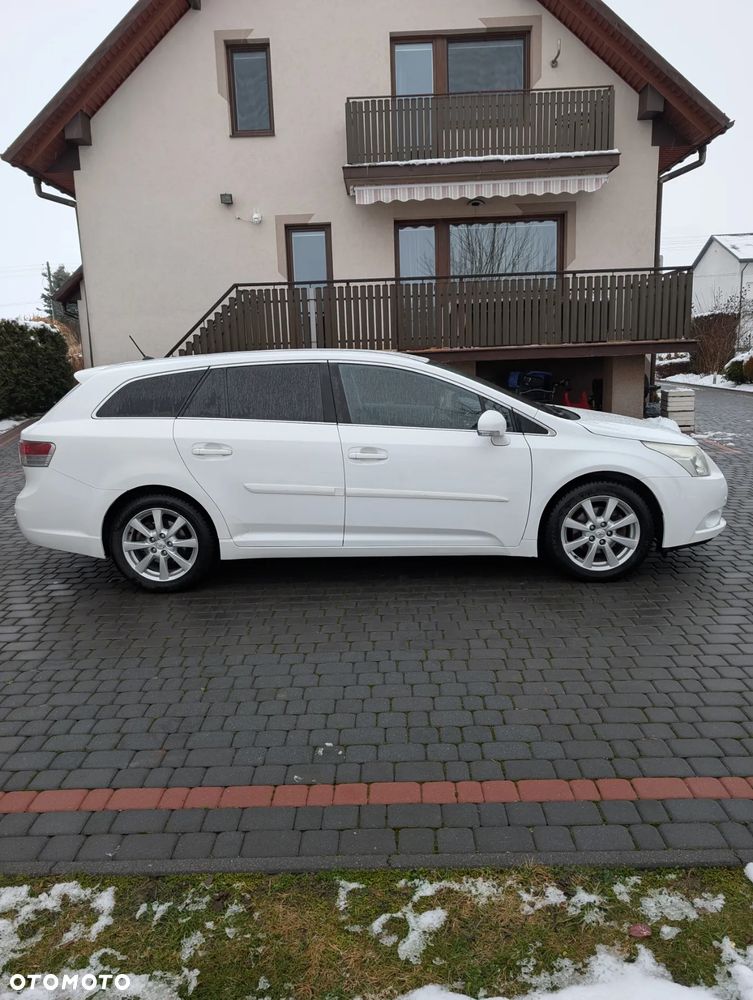 Toyota Avensis - 2