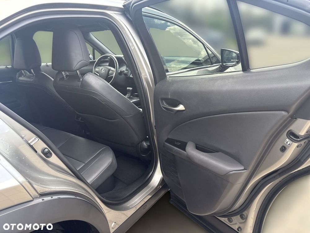 Lexus UX - 16