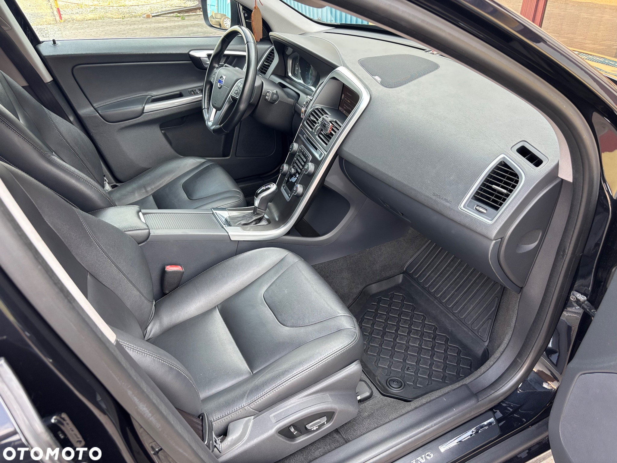Volvo XC 60 3.2 AWD Momentum - 11