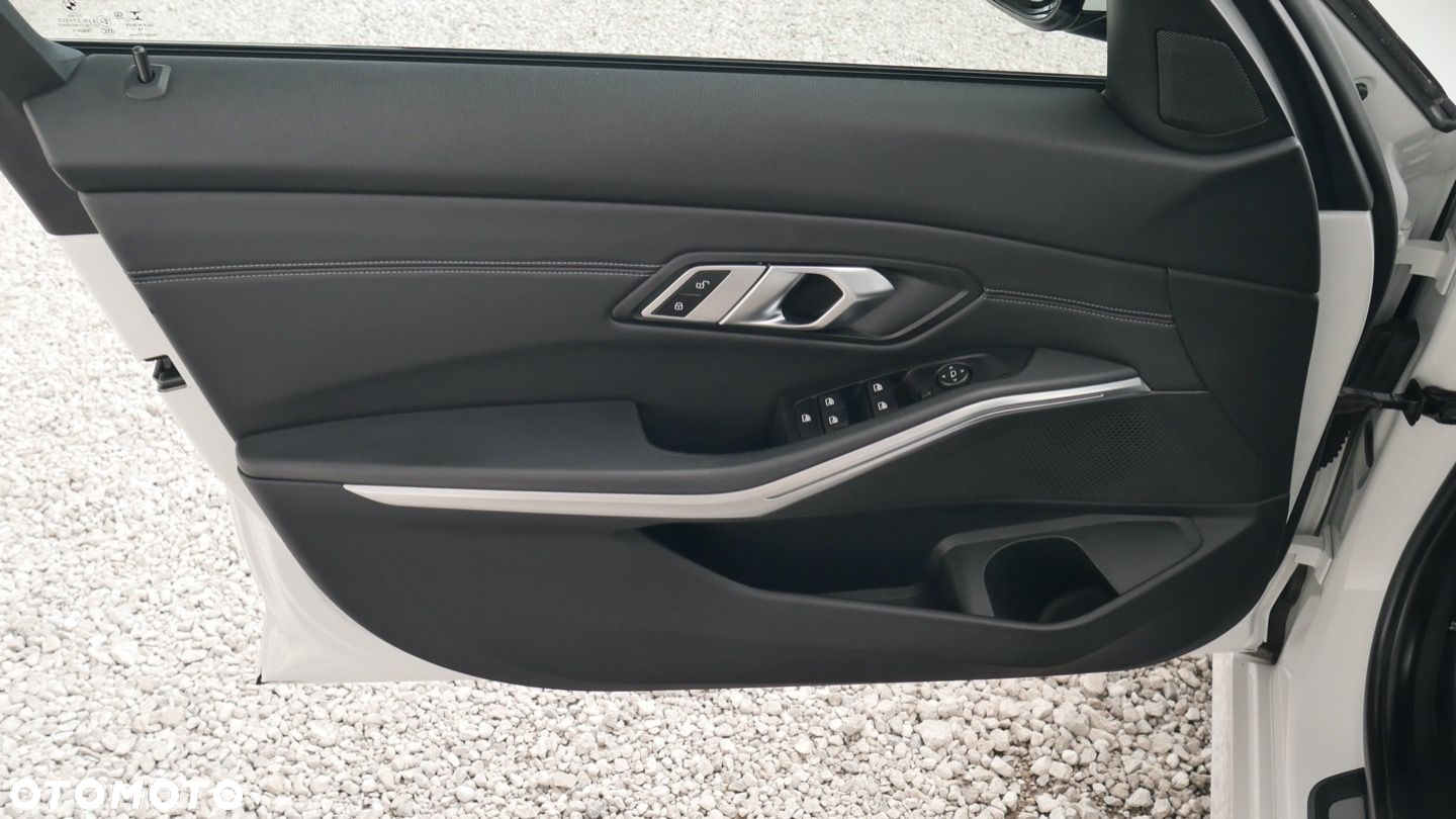 BMW Seria 3 - 16