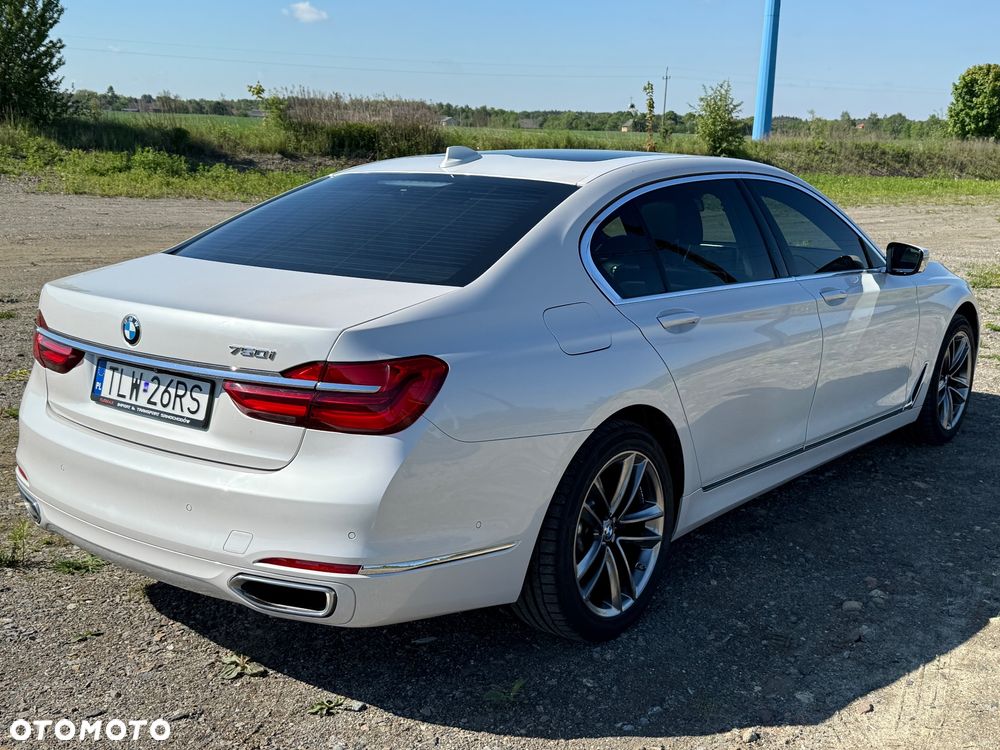 BMW Seria 7 750i xDrive - 11