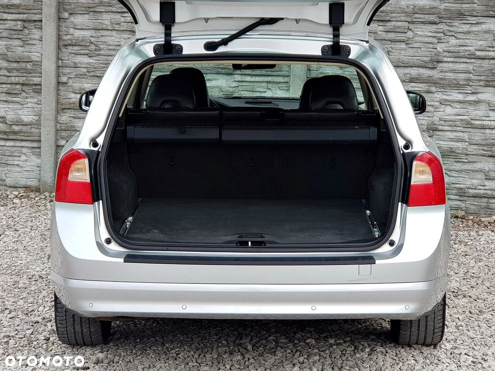 Volvo V70 D5 Momentum - 17