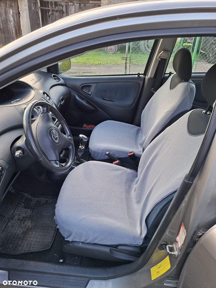Toyota Yaris 1.4 D-4D Base - 8