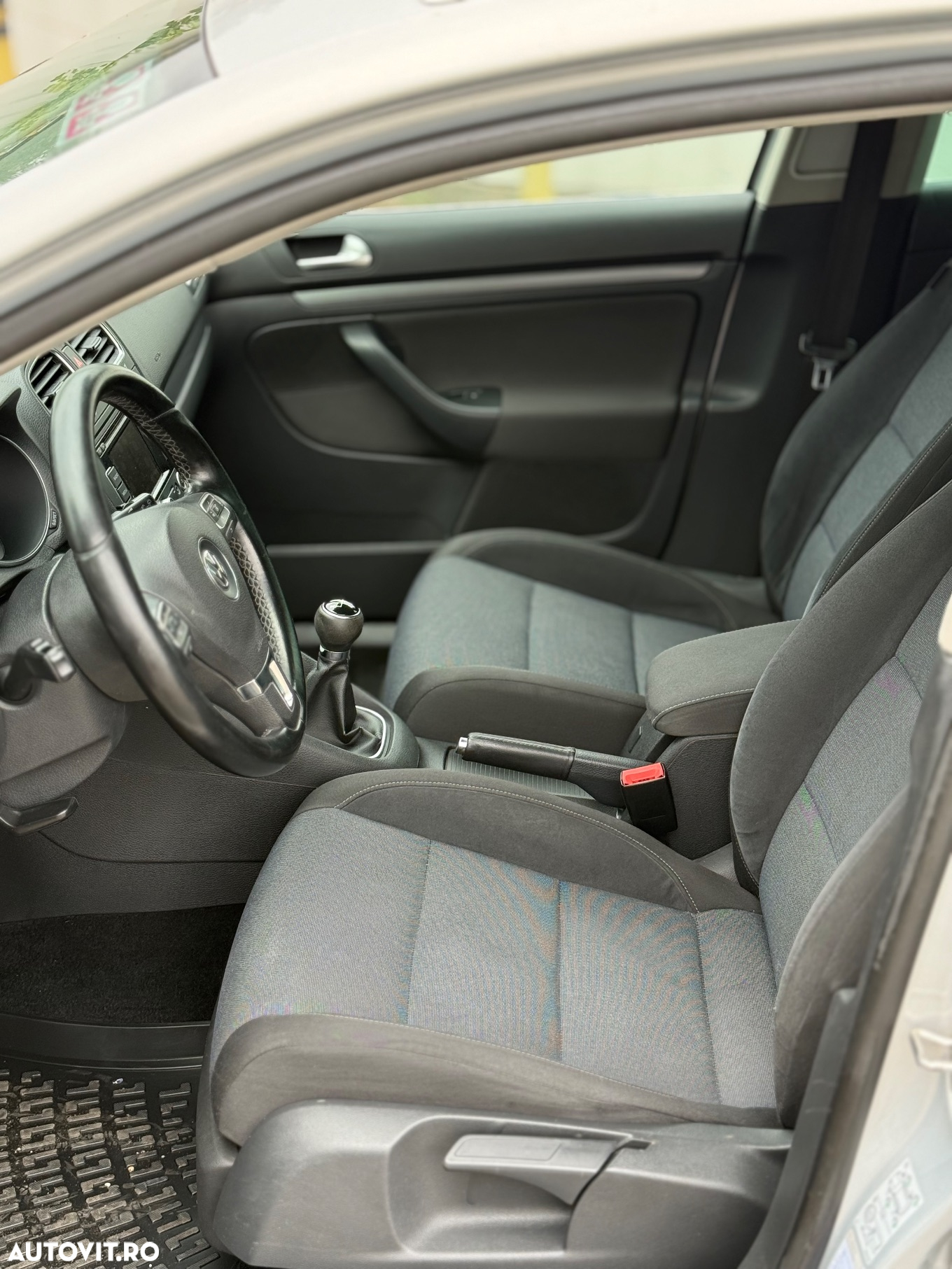Volkswagen Golf 1.6 TDI BlueMotion Technology Comfortline - 8