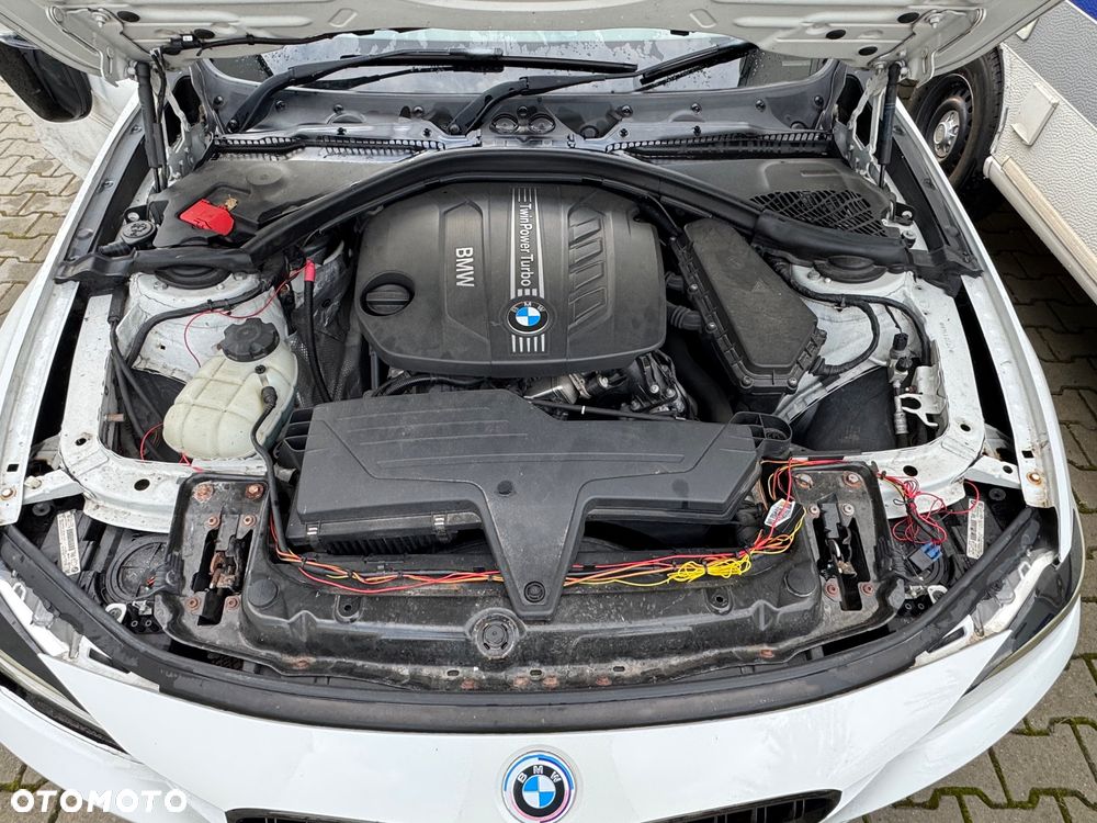 BMW Seria 3 318d Sport Line - 9