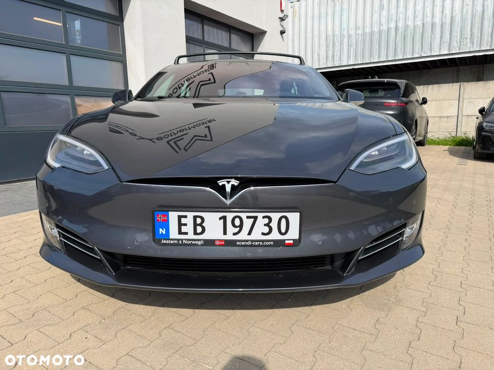 Tesla Model S - 8