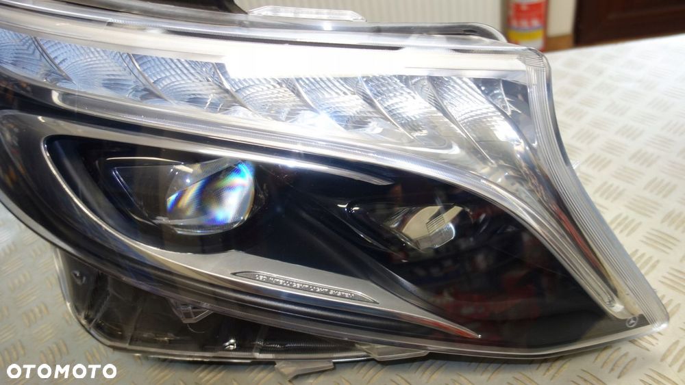 LAMPA PRAWA PRZÓD MERCEDES VIANO W447 A4479060201 - 2