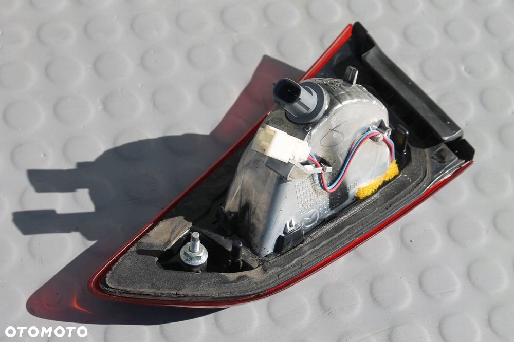 LAMPA W KLAPĘ LEWA TYLNA DB3D513G0 LEWY TYŁ MAZDA CX-3 15-18 - 4