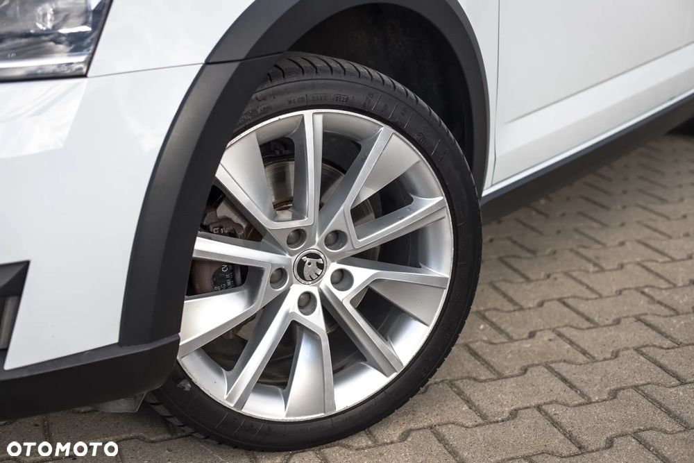 Skoda Octavia Scout 2.0 TDI 4x4 DSG - 21
