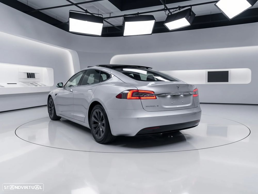 Tesla Model S - 6