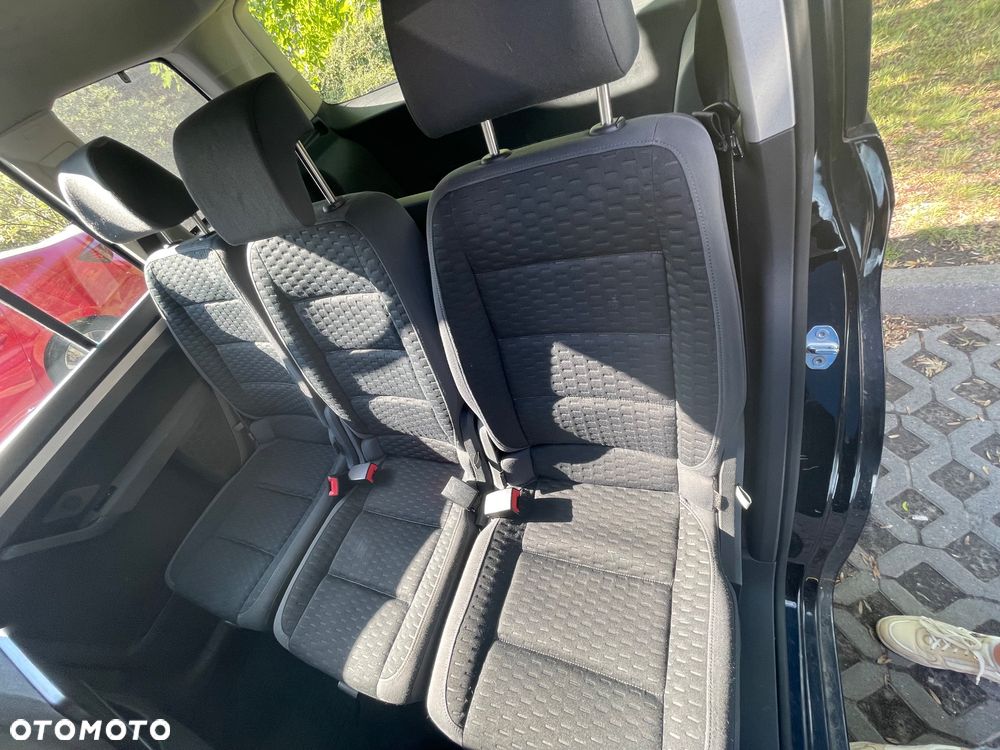 Volkswagen Touran - 10