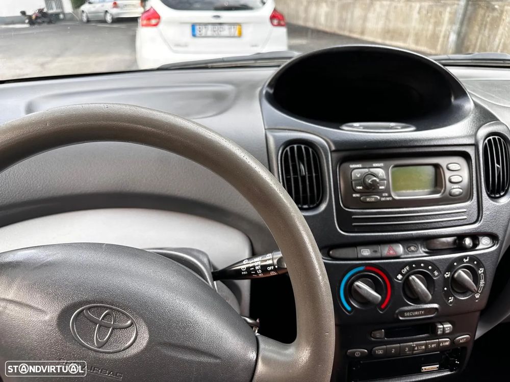 Toyota Yaris Verso 1.3 Base - 8