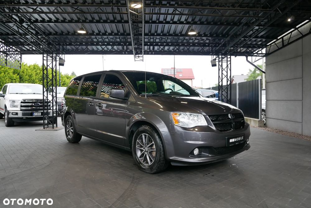 Dodge Grand Caravan - 2