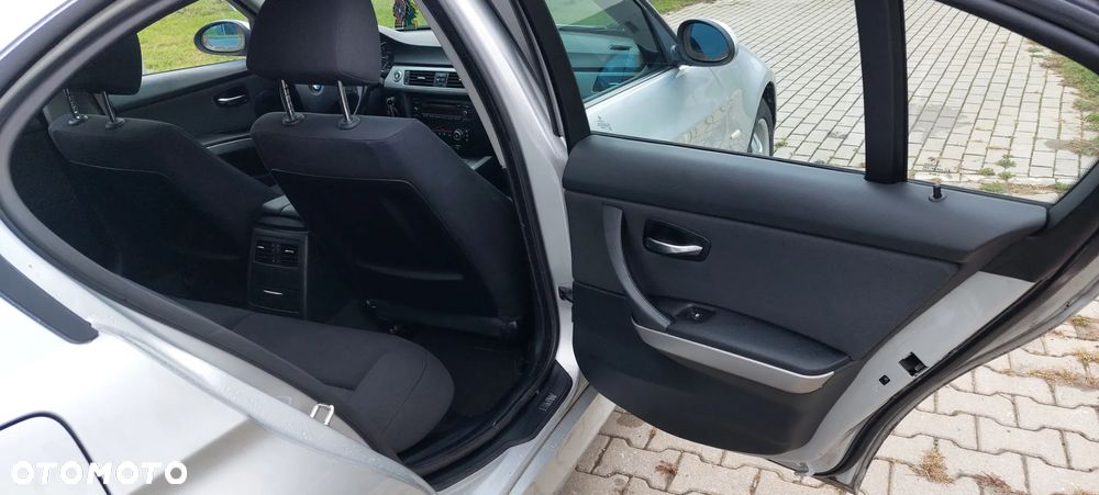 BMW Seria 3 318d - 22