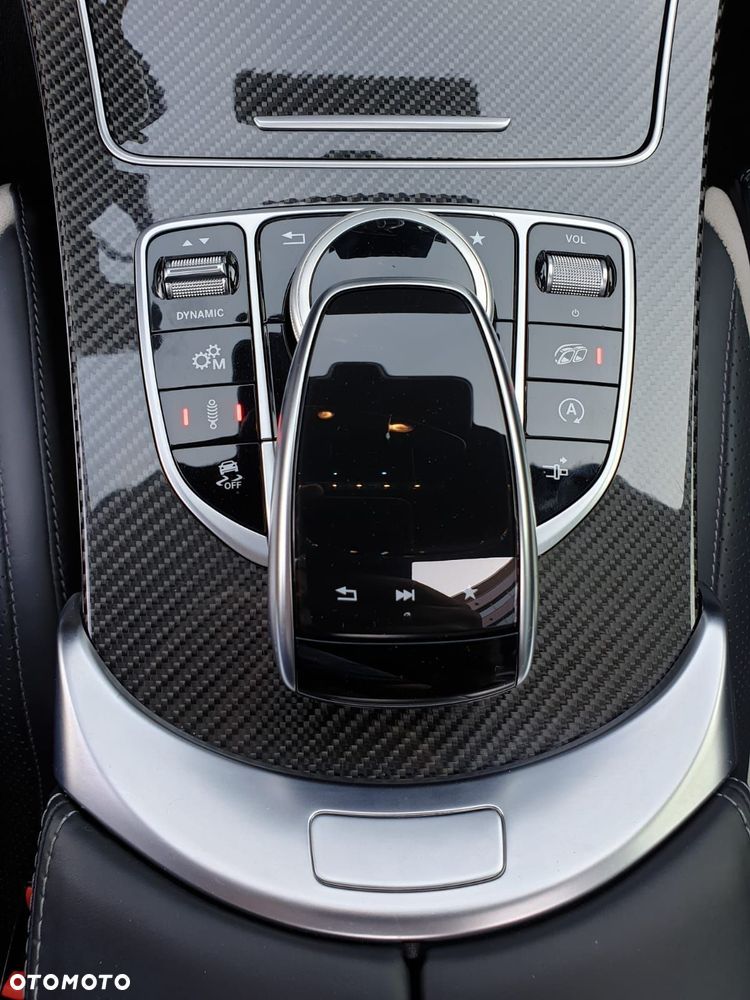 Mercedes-Benz Klasa C AMG 63 S AMG Speedshift 7G-MCT - 16