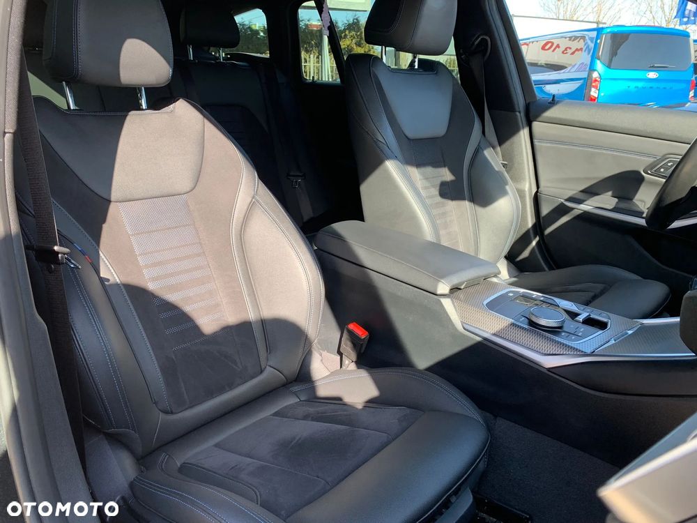 BMW Seria 3 330e M Sport sport - 17