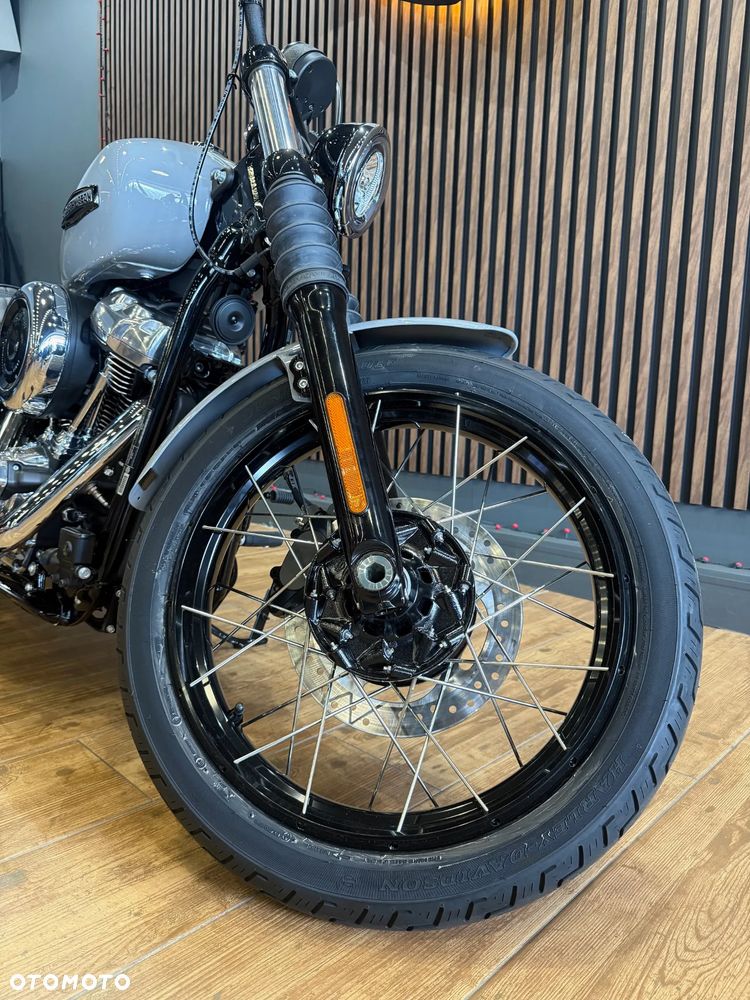 Harley-Davidson Softail Street Bob - 2