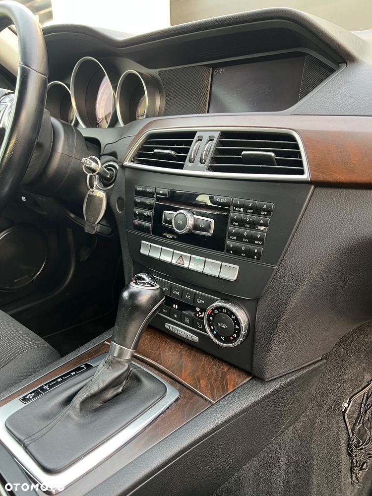 Mercedes-Benz Klasa C 220 CDI DPF Automatik BlueEFFICIENCY Elegance - 30