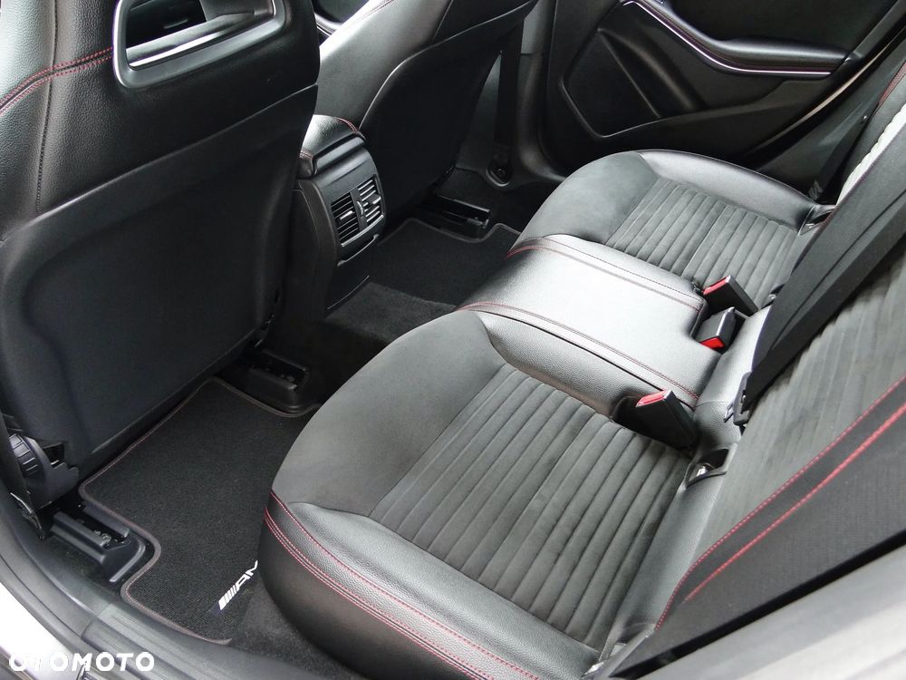 Mercedes-Benz CLA 200 7G-DCT AMG Line - 19