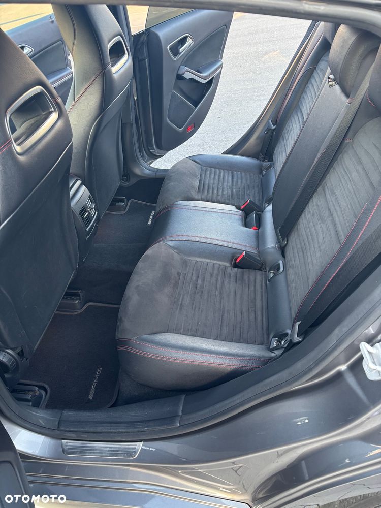 Mercedes-Benz CLA 220 4-Matic AMG Line - 14