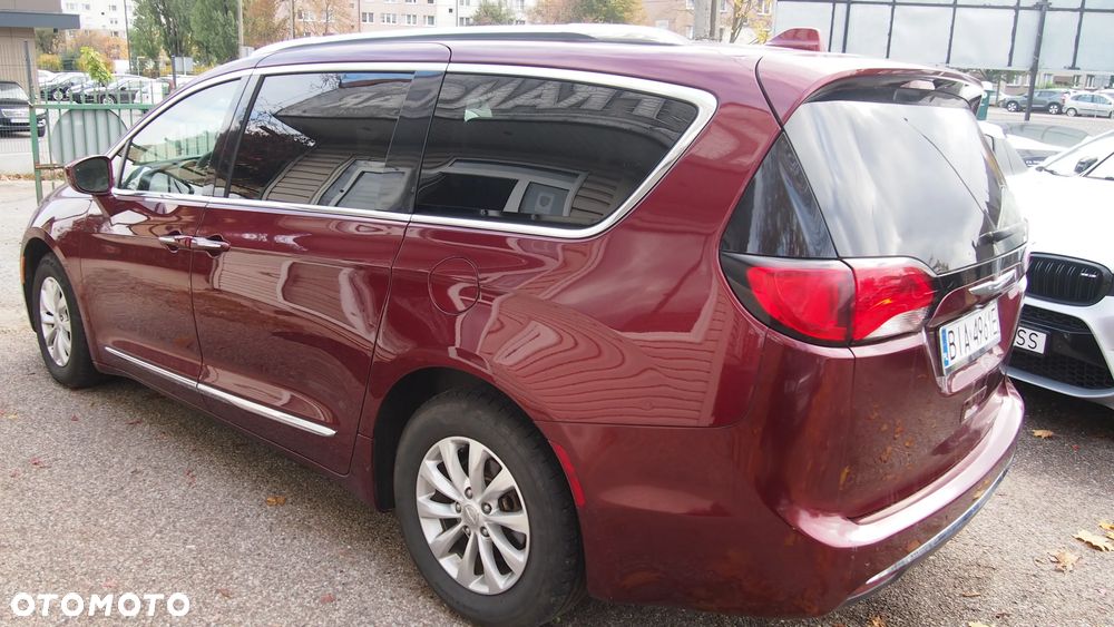 Chrysler Pacifica 2018 photo 2