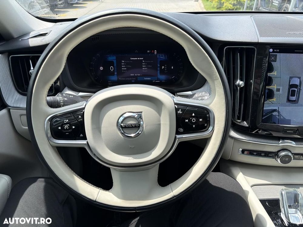 Volvo XC 60 B5 AT AWD MHEV Plus Dark - 17