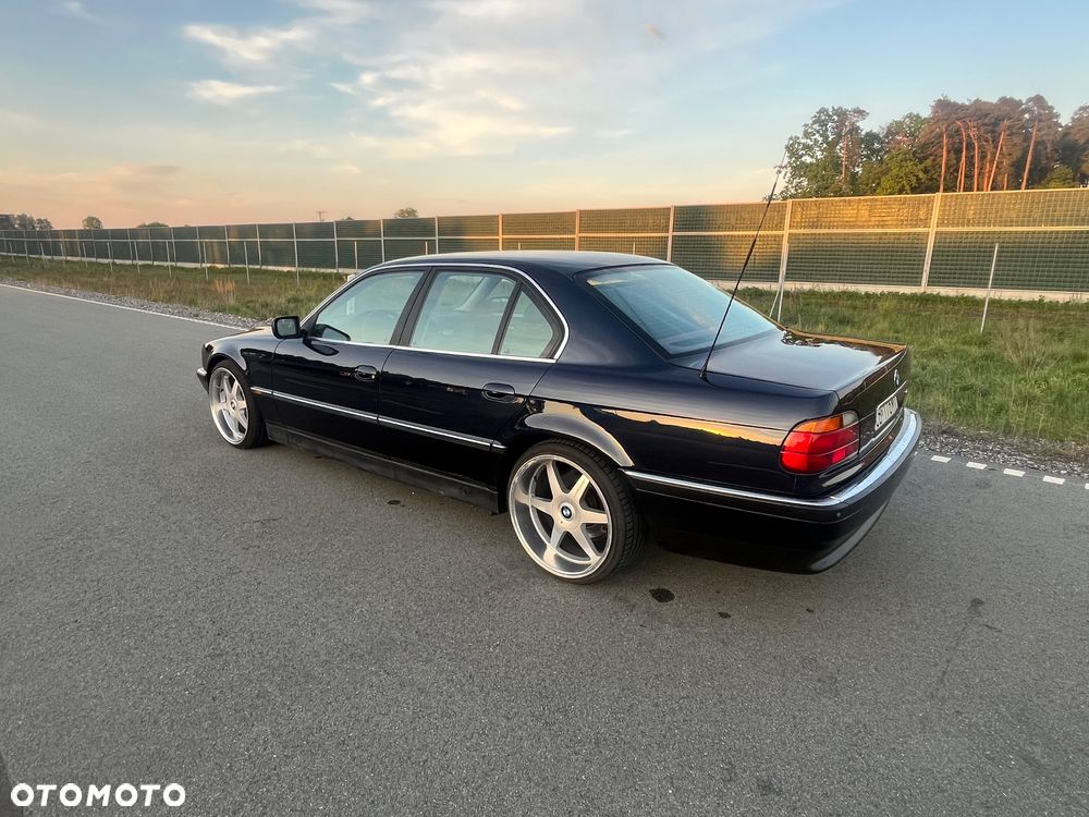BMW Seria 7 740i V8 - 5