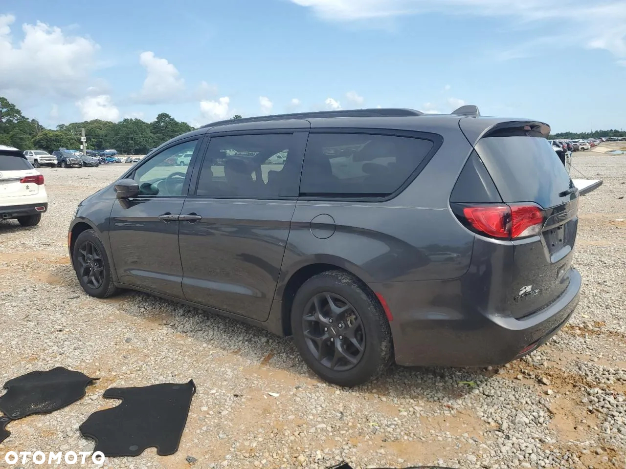 Chrysler Pacifica - 4