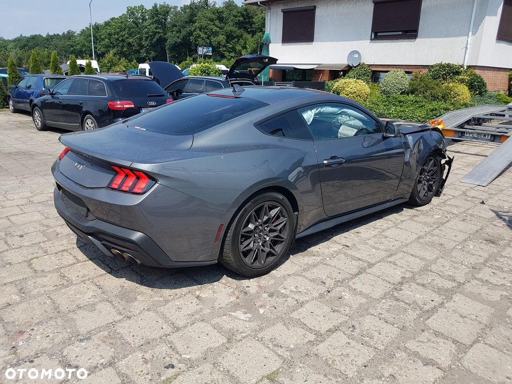 Ford Mustang - 6