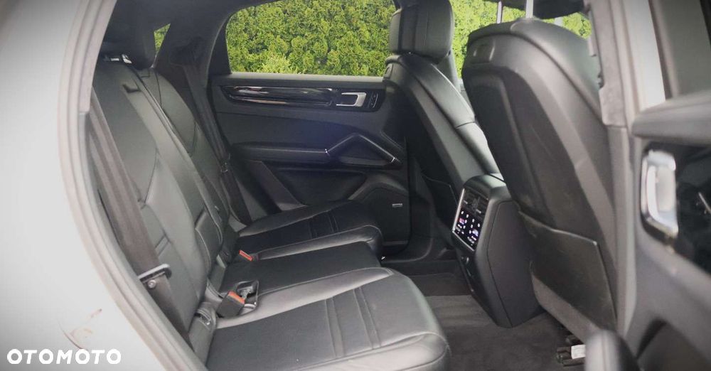 Porsche Cayenne - 18