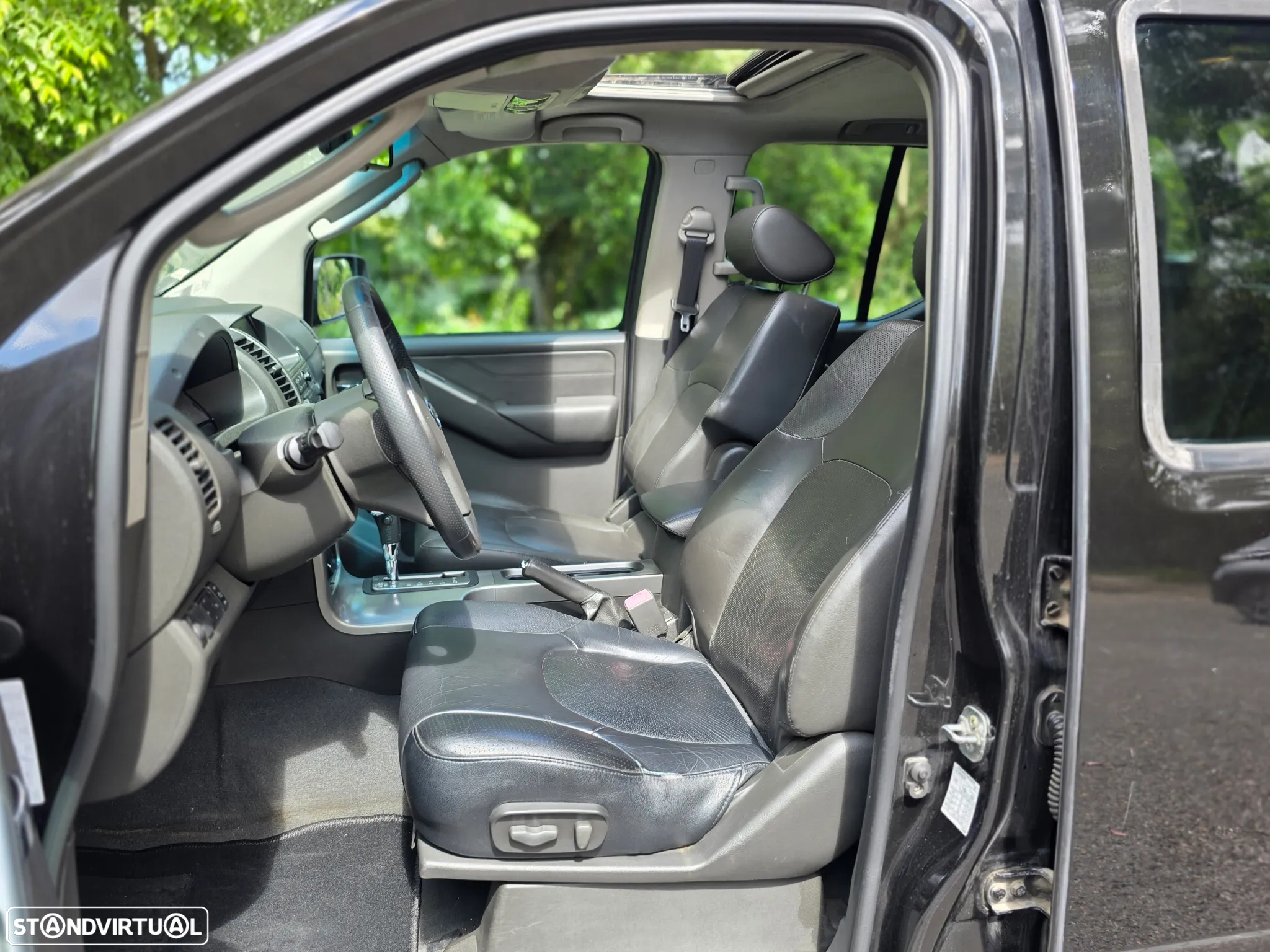 Nissan Navara 2.5 dCi CD LE Premium AT - 26