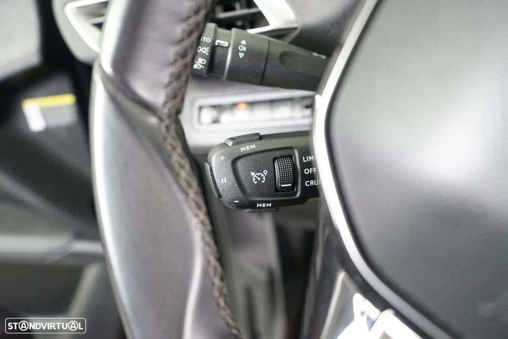 Peugeot 3008 1.2 PureTech Allure - 23