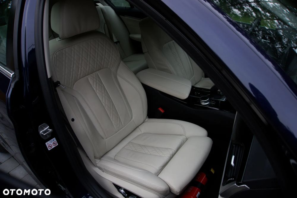 BMW Seria 5 520d xDrive MHEV - 22