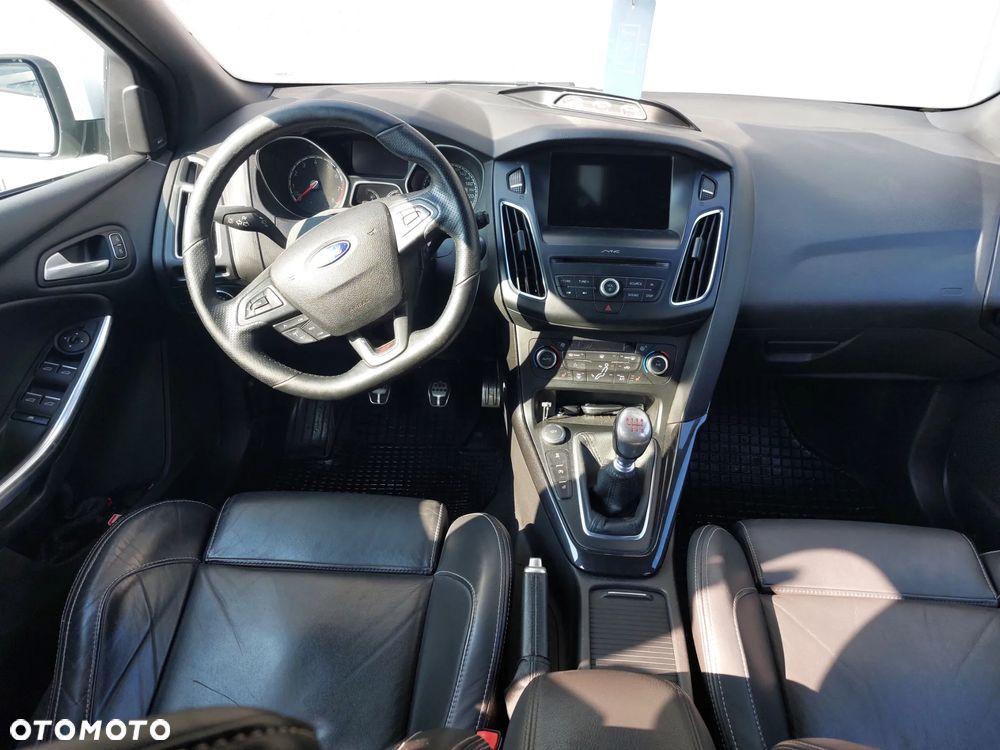 Ford Focus ST - 5