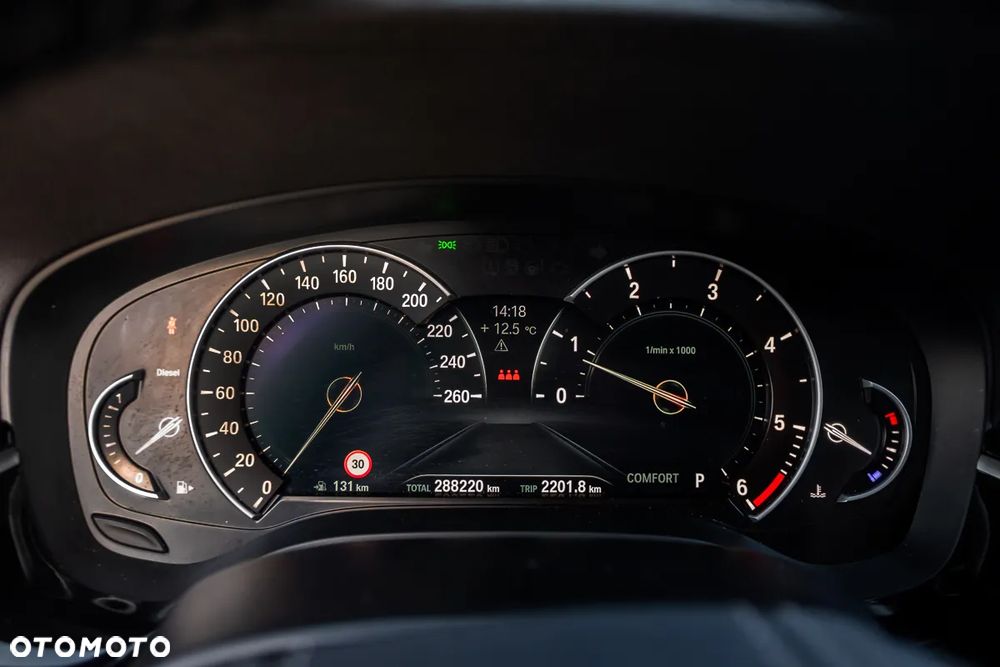 BMW Seria 5 520d xDrive Luxury Line sport - 32