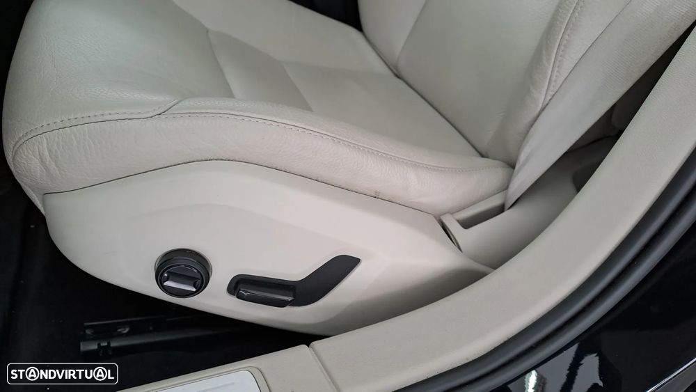 Volvo V60 2.0 B4 Momentum Plus Geartronic - 24