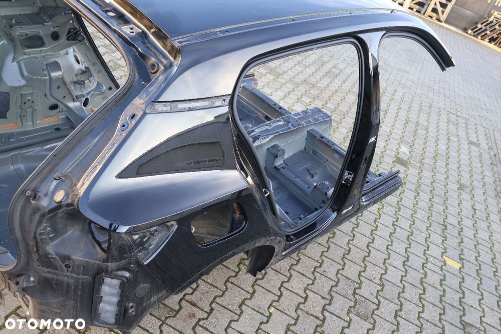 VOLVO XC40 ĆWIARTKA BŁOTNIK PRAWA TYŁ '019