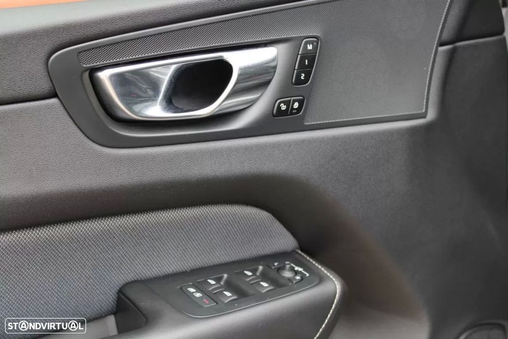 Volvo XC 60 2.0 D4 R-Design Geartronic - 21