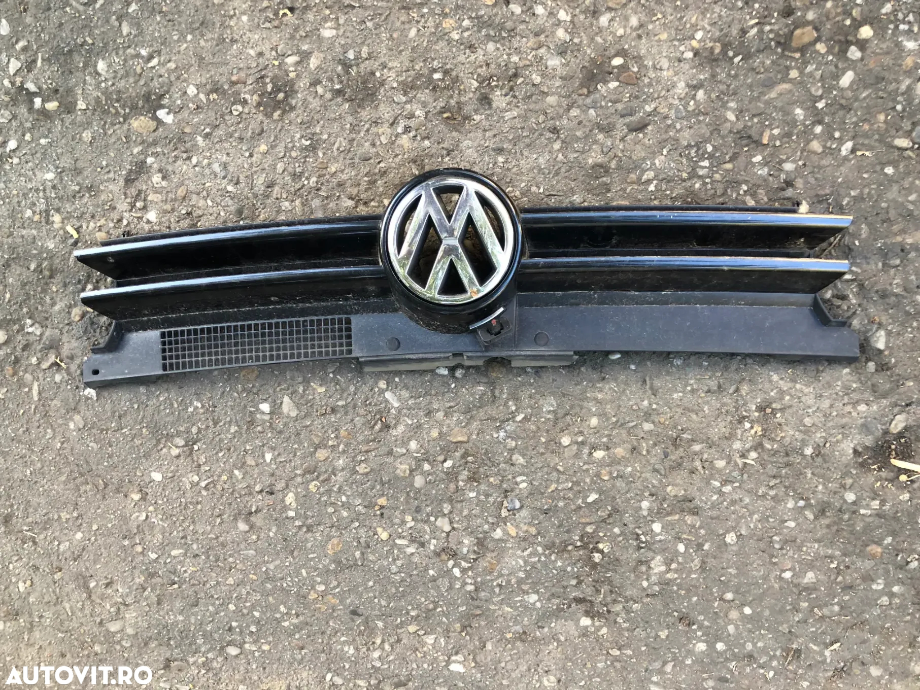 Grila fata centrala VW Volkswagen Golf 4 negru - 2