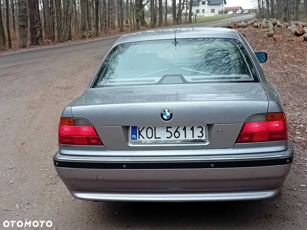 BMW Seria 7 740i V8 - 6