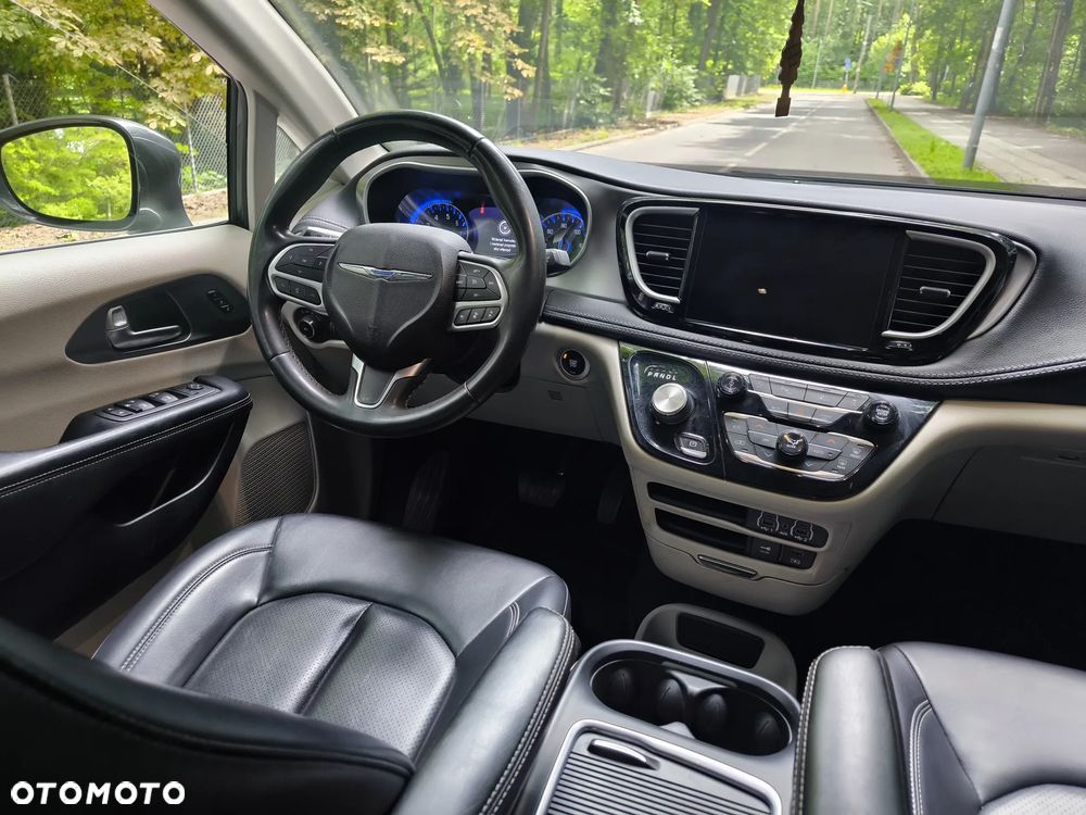 Chrysler Pacifica - 19