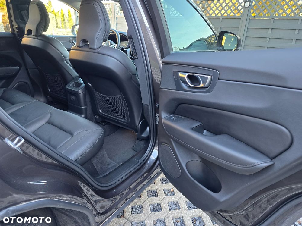 Volvo XC 60 T6 Plug-In Hybrid AWD Plus Dark - 35