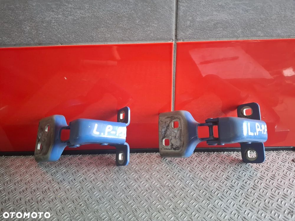 Zawiasy drzwi prawy przód lub lewy przód  Renault Master  komplet kolor DV489 - 1